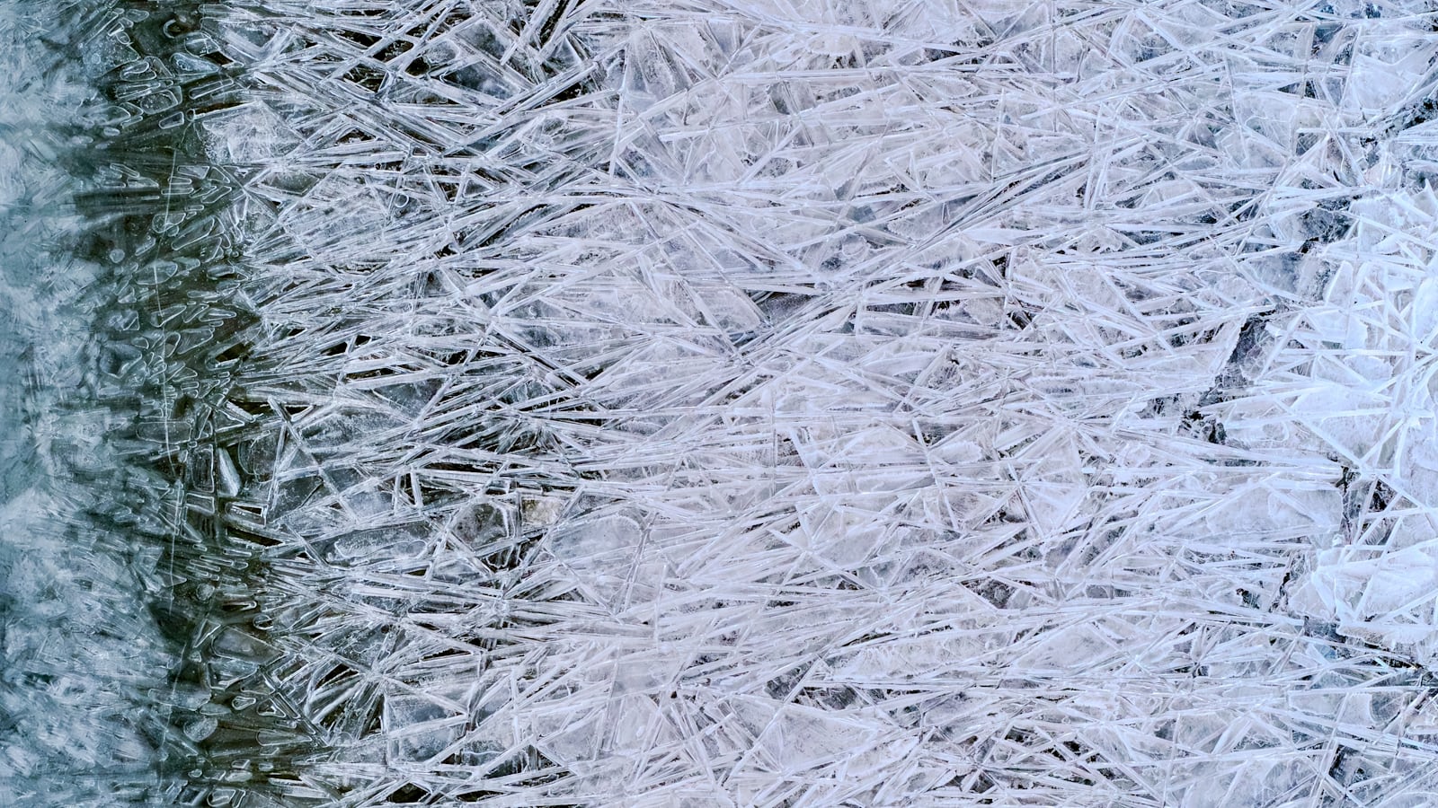 Blue ice crystals texture representing the M416 Glacier skin's iconic frosted design in BGMI
