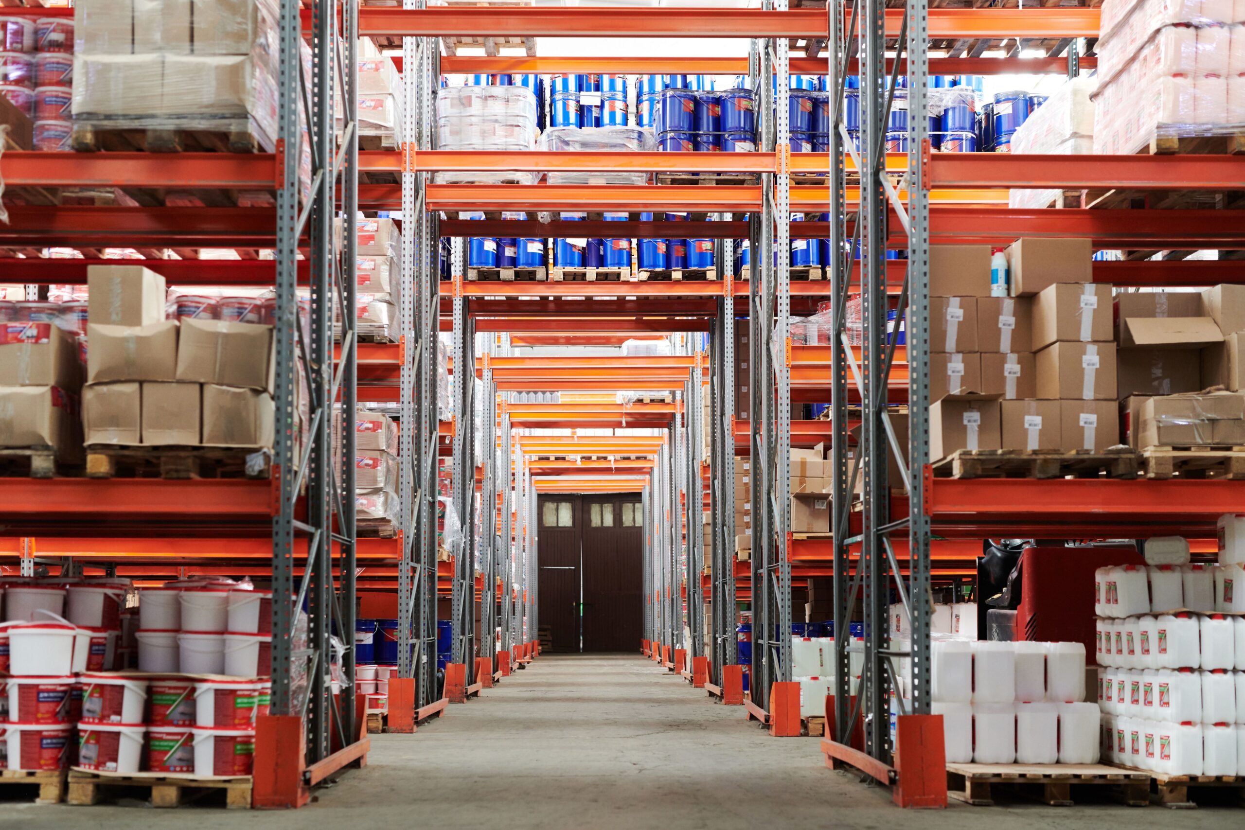 Delivery boxes and shopping bags, representing online shopping deals during the Flipkart Freedom Sale 2026