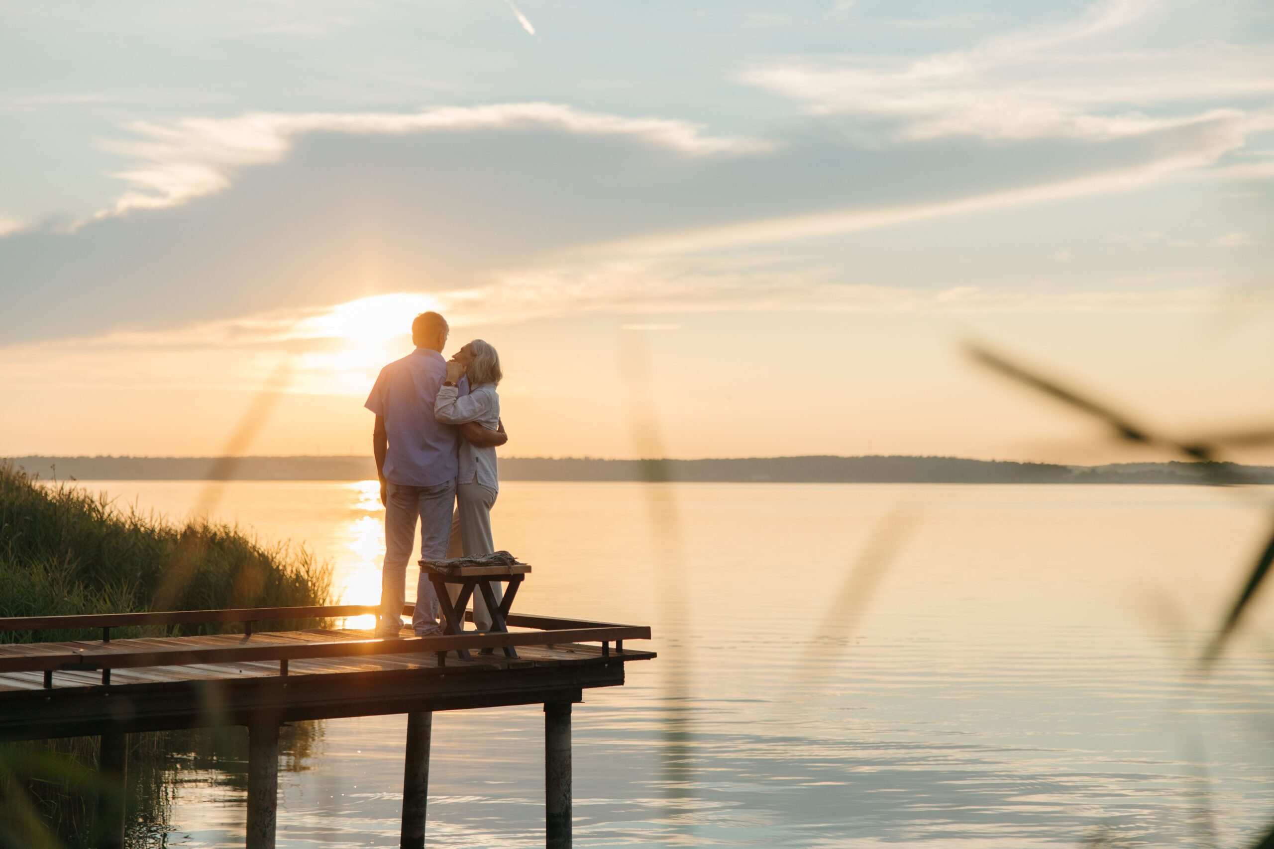 Retired couple at sunset representing the Social Security COLA 2027 increase for US beneficiaries