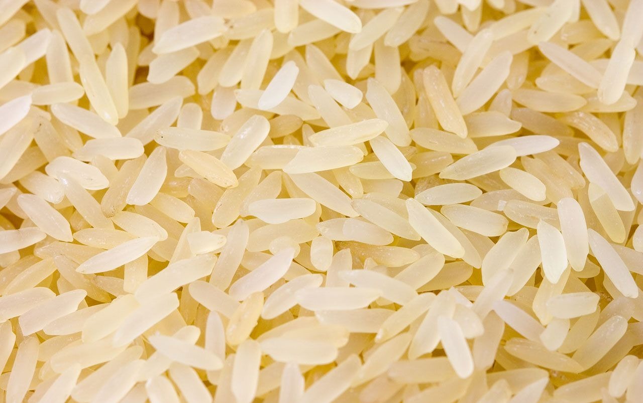 Close-up of white jasmine rice grains related to the white rice recall 2026